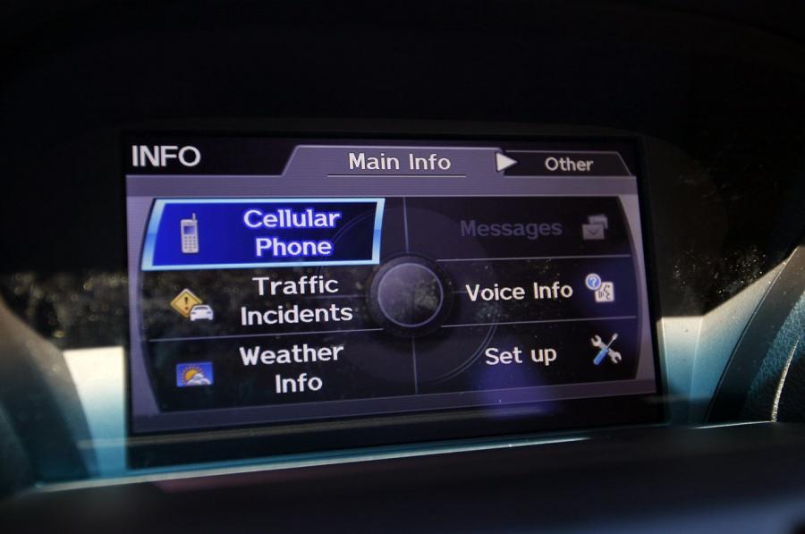 Детали интерьера Acura TL SH-AWD 2011 года  (фото 11 из 101)